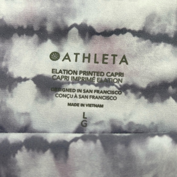 Athleta Elation Printed Capri in Tahiti Dusk Purple Size Small - Picture 5 of 7